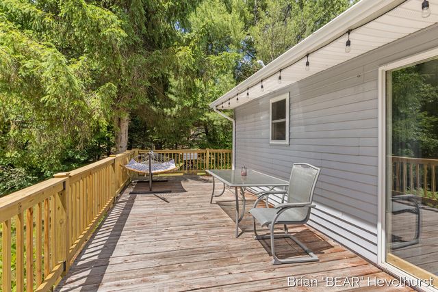 18249 8 Mile Road, Stanwood, MI 49346