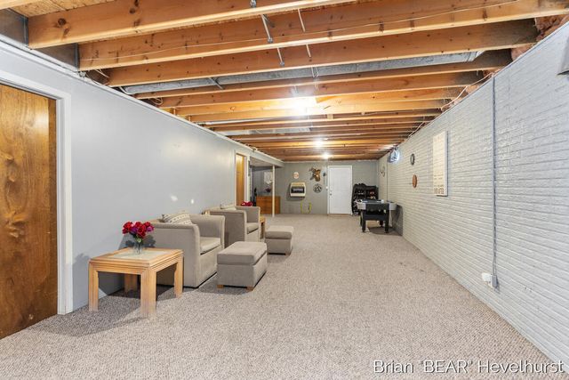 18249 8 Mile Road, Stanwood, MI 49346