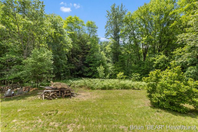 18249 8 Mile Road, Stanwood, MI 49346