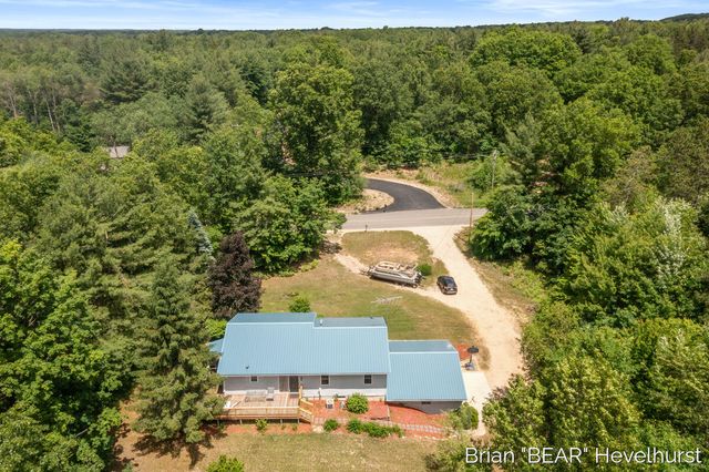 18249 8 Mile Road, Stanwood, MI 49346