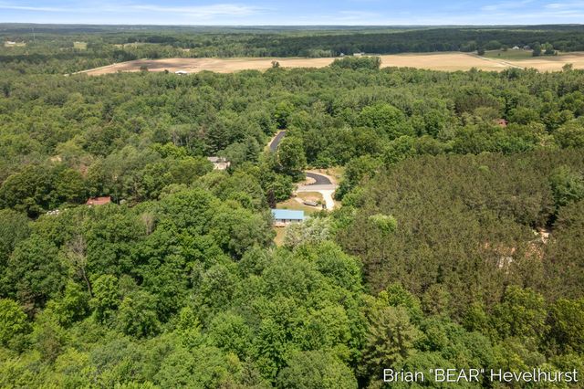 18249 8 Mile Road, Stanwood, MI 49346