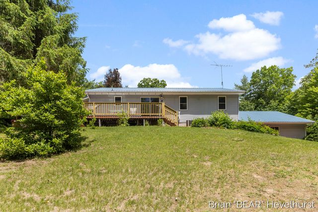 18249 8 Mile Road, Stanwood, MI 49346