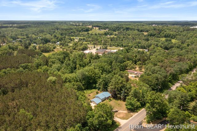 18249 8 Mile Road, Stanwood, MI 49346