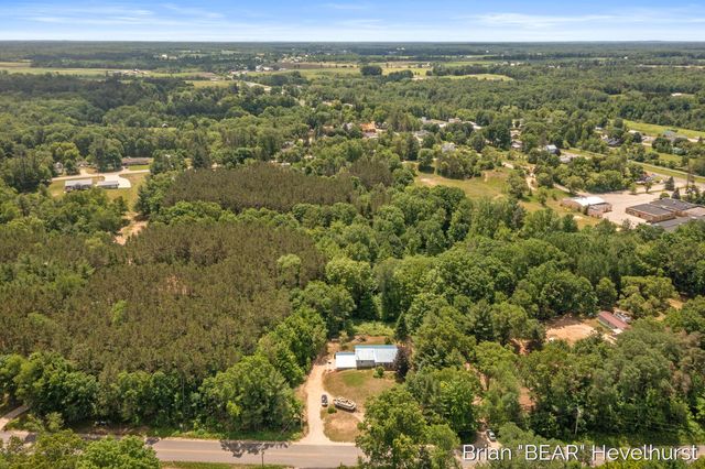 18249 8 Mile Road, Stanwood, MI 49346