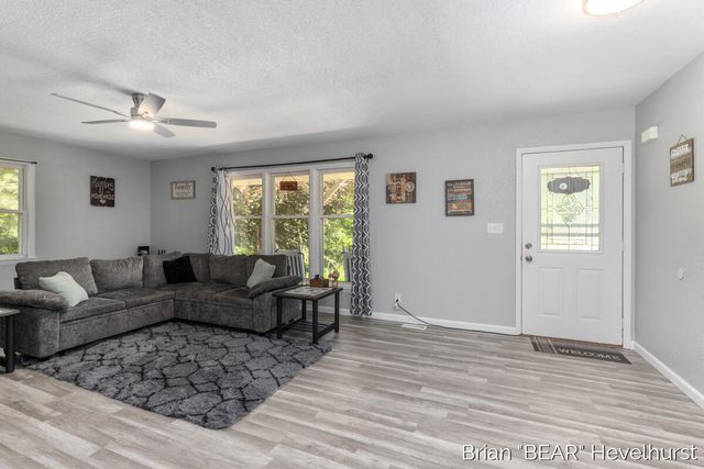 18249 8 Mile Road, Stanwood, MI 49346