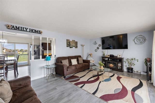 110 Lynwood Drive, Huxley, IA 50124