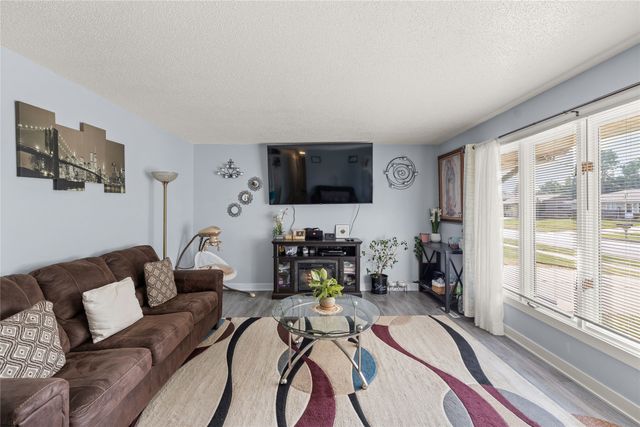 110 Lynwood Drive, Huxley, IA 50124