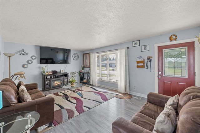 110 Lynwood Drive, Huxley, IA 50124