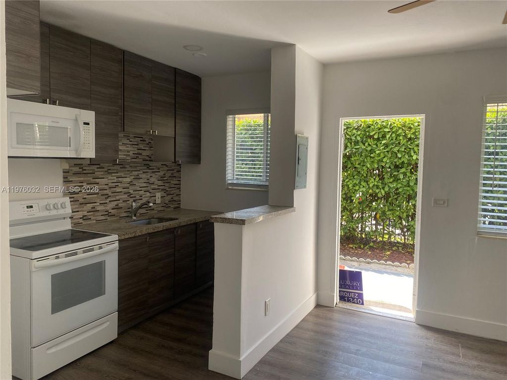 479 SW 3rd St 4, Miami, FL 33130