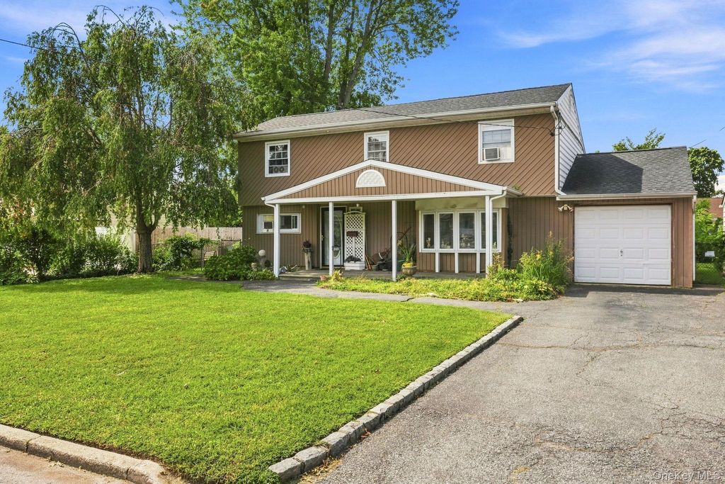 240 W 10th Street, Deer Park, NY 11729 — exterior