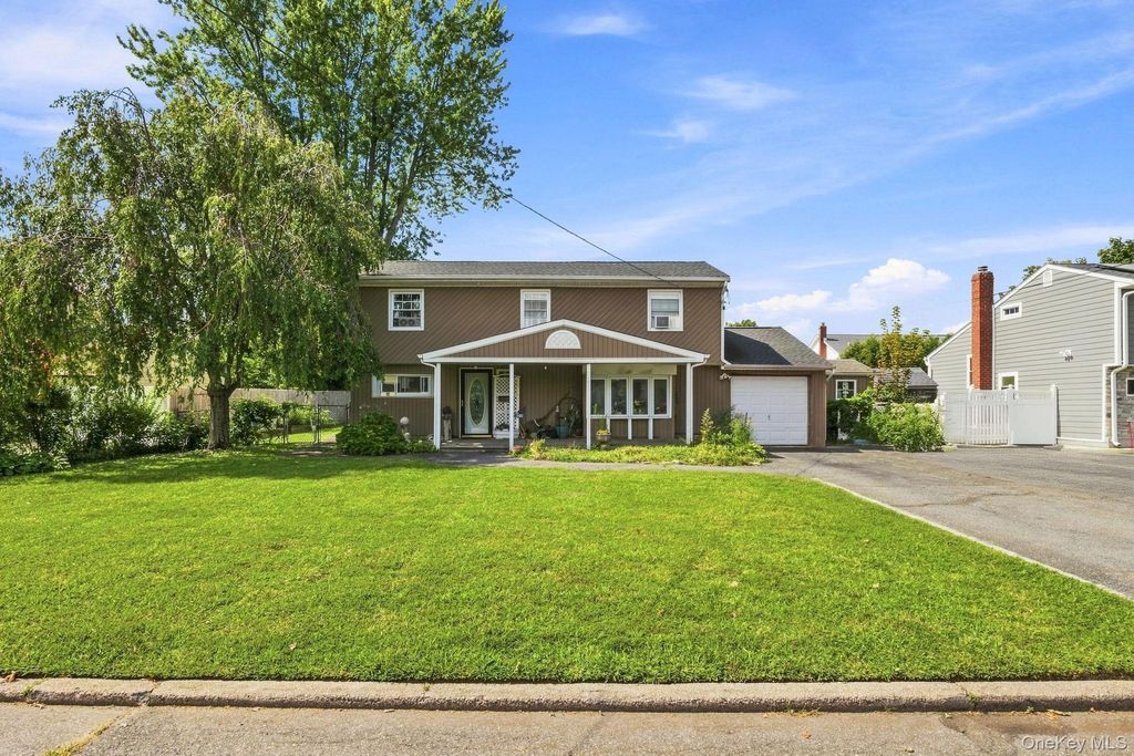 240 W 10th Street, Deer Park, NY 11729 — photo 2