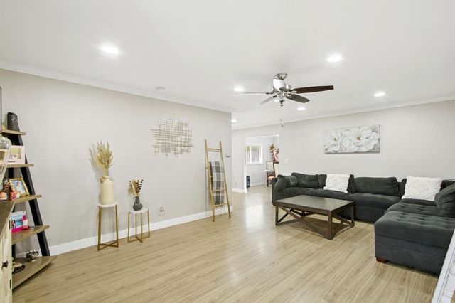 3548 Sunrise Pines Dr, Sacramento, CA 95827