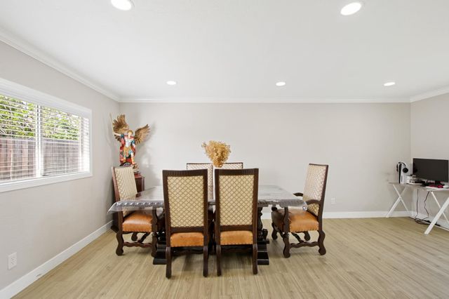 3548 Sunrise Pines Dr, Sacramento, CA 95827