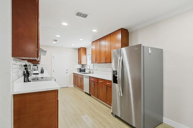 3548 Sunrise Pines Dr, Sacramento, CA 95827