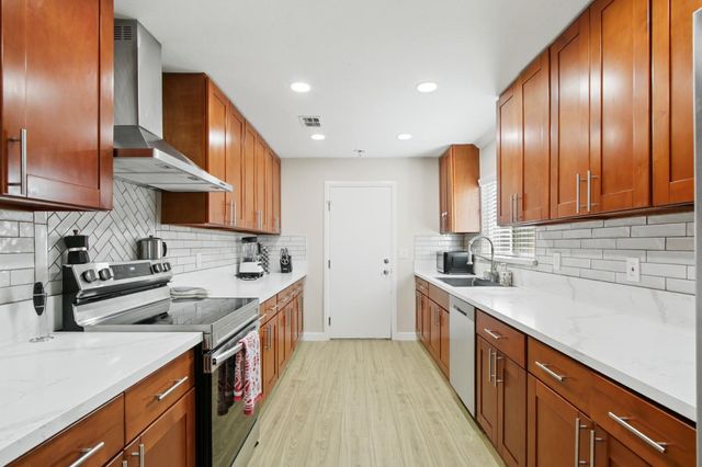 3548 Sunrise Pines Dr, Sacramento, CA 95827