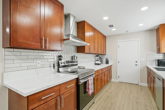 3548 Sunrise Pines Dr, Sacramento, CA 95827