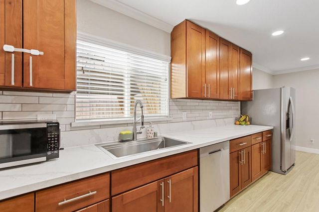 3548 Sunrise Pines Dr, Sacramento, CA 95827