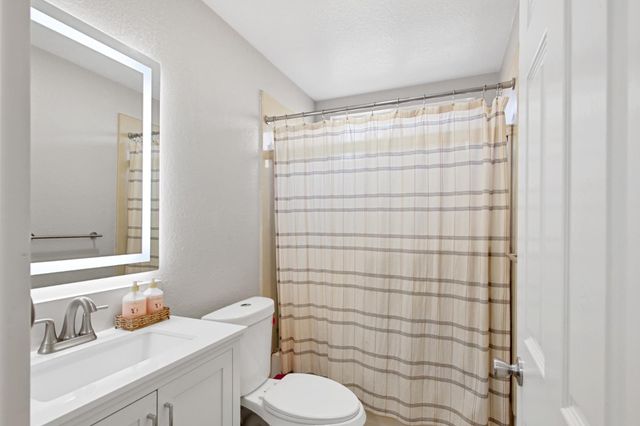 3548 Sunrise Pines Dr, Sacramento, CA 95827