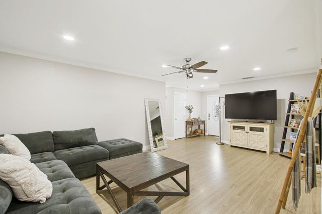 3548 Sunrise Pines Dr, Sacramento, CA 95827