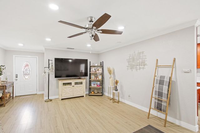 3548 Sunrise Pines Dr, Sacramento, CA 95827