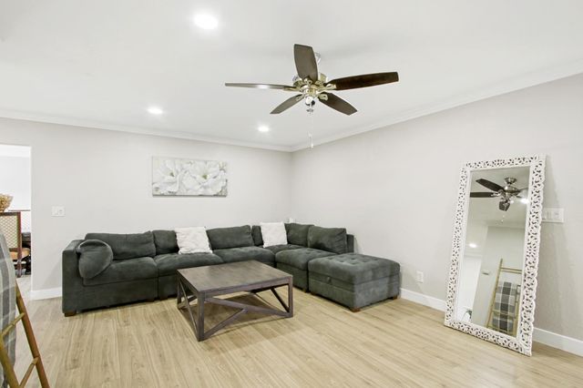 3548 Sunrise Pines Dr, Sacramento, CA 95827