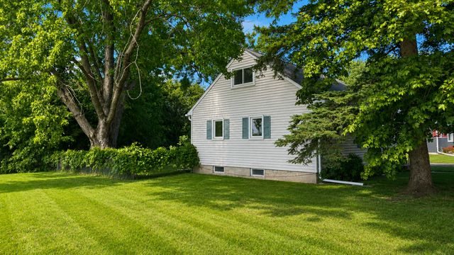 6032 Upper Afton Road, Woodbury, MN 55125