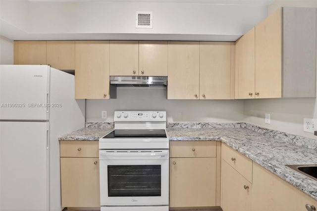 2496 Centergate Dr 301, Miramar, FL 33025