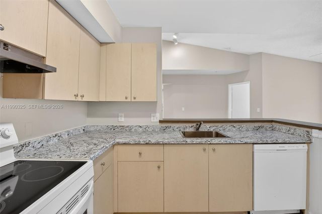 2496 Centergate Dr 301, Miramar, FL 33025