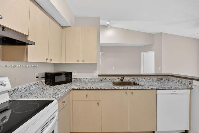 2496 Centergate Dr 301, Miramar, FL 33025