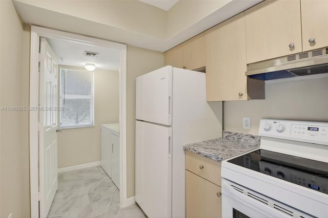 2496 Centergate Dr 301, Miramar, FL 33025