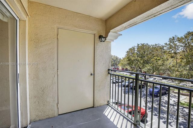 2496 Centergate Dr 301, Miramar, FL 33025