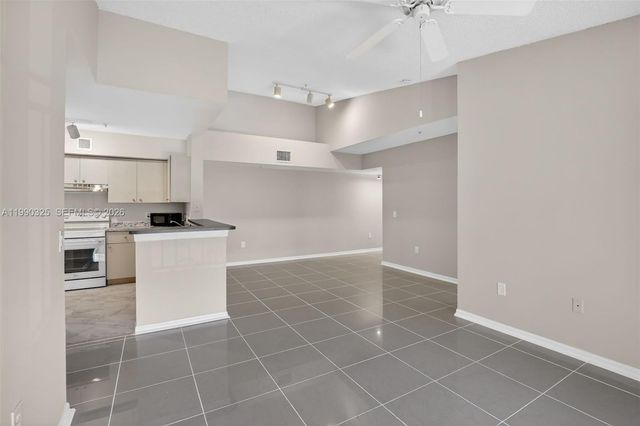 2496 Centergate Dr 301, Miramar, FL 33025