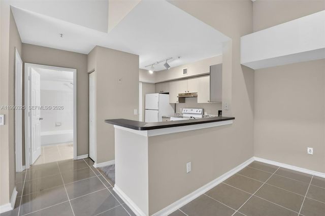 2496 Centergate Dr 301, Miramar, FL 33025