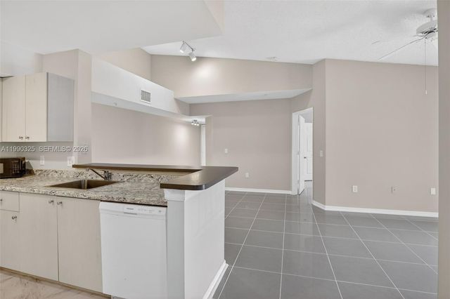 2496 Centergate Dr 301, Miramar, FL 33025