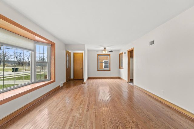 2459 S 82nd STREET, West Allis, WI 53219