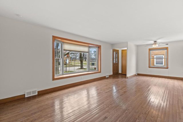 2459 S 82nd STREET, West Allis, WI 53219