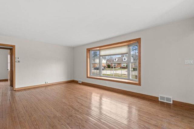 2459 S 82nd STREET, West Allis, WI 53219