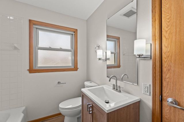 2459 S 82nd STREET, West Allis, WI 53219