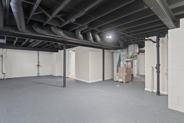 2459 S 82nd STREET, West Allis, WI 53219