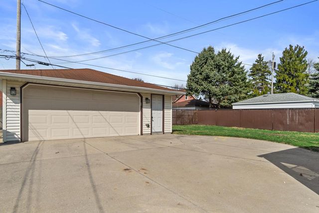 2459 S 82nd STREET, West Allis, WI 53219