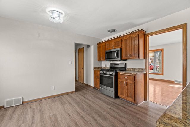 2459 S 82nd STREET, West Allis, WI 53219