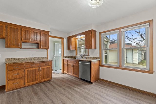 2459 S 82nd STREET, West Allis, WI 53219