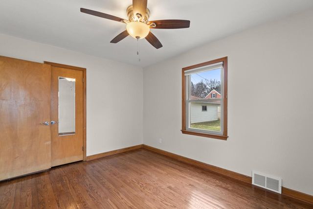 2459 S 82nd STREET, West Allis, WI 53219