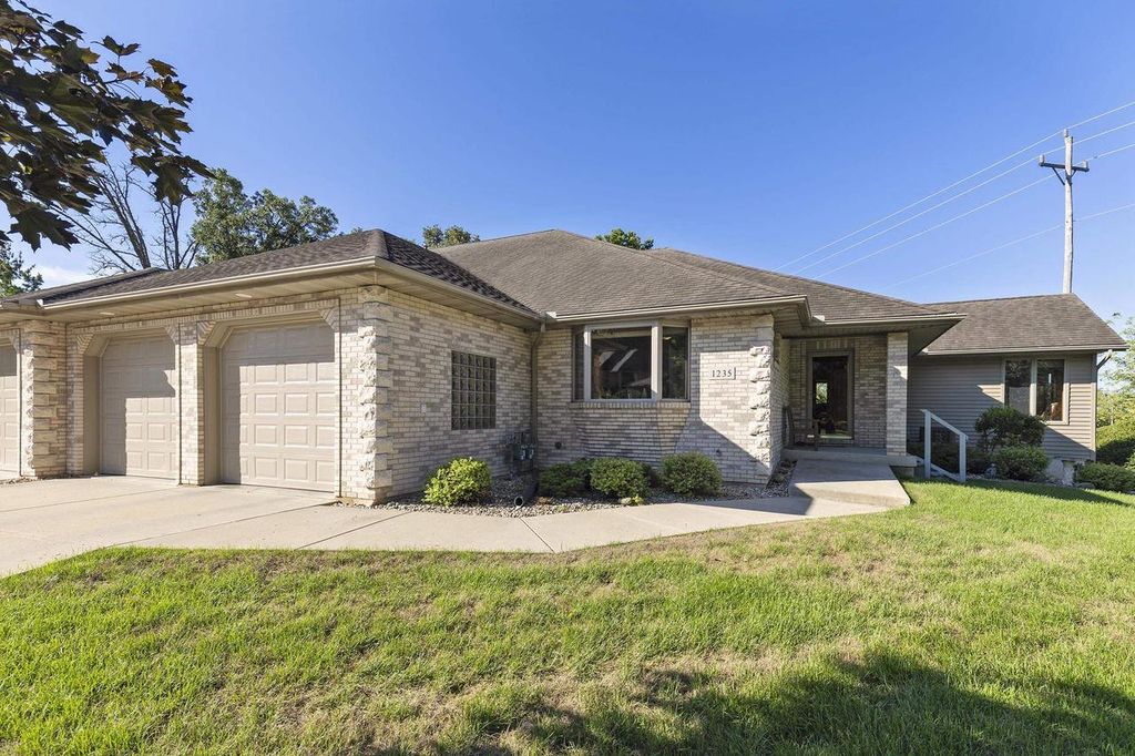 1235 W Sherman Avenue, Fort Atkinson, WI 53538