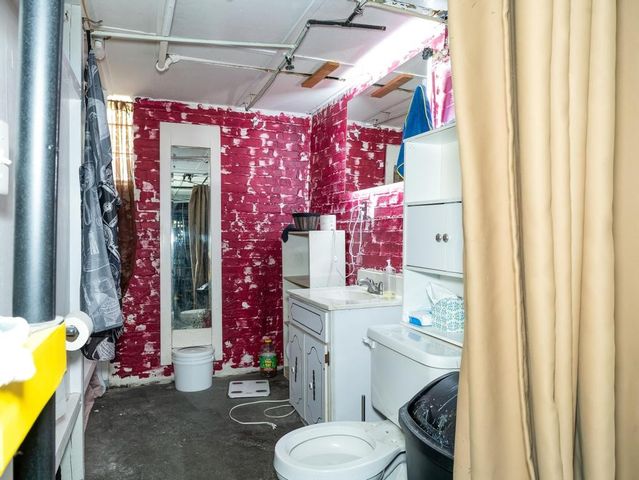 326 Glenwood Dr, Ambridge, PA 15003