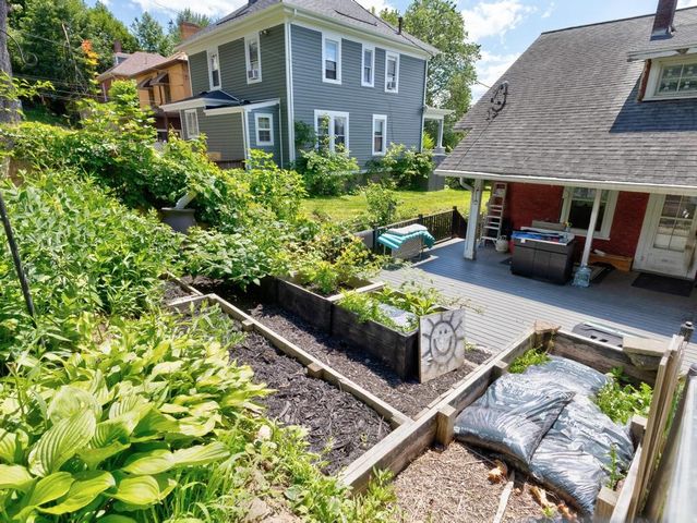 326 Glenwood Dr, Ambridge, PA 15003