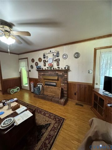 12380 Chester Dr, Disputanta, VA 23842