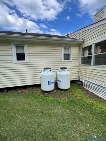 12380 Chester Dr, Disputanta, VA 23842