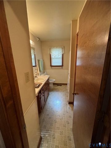 12380 Chester Dr, Disputanta, VA 23842