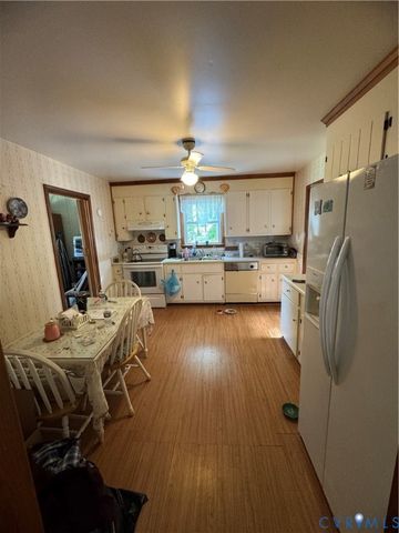 12380 Chester Dr, Disputanta, VA 23842